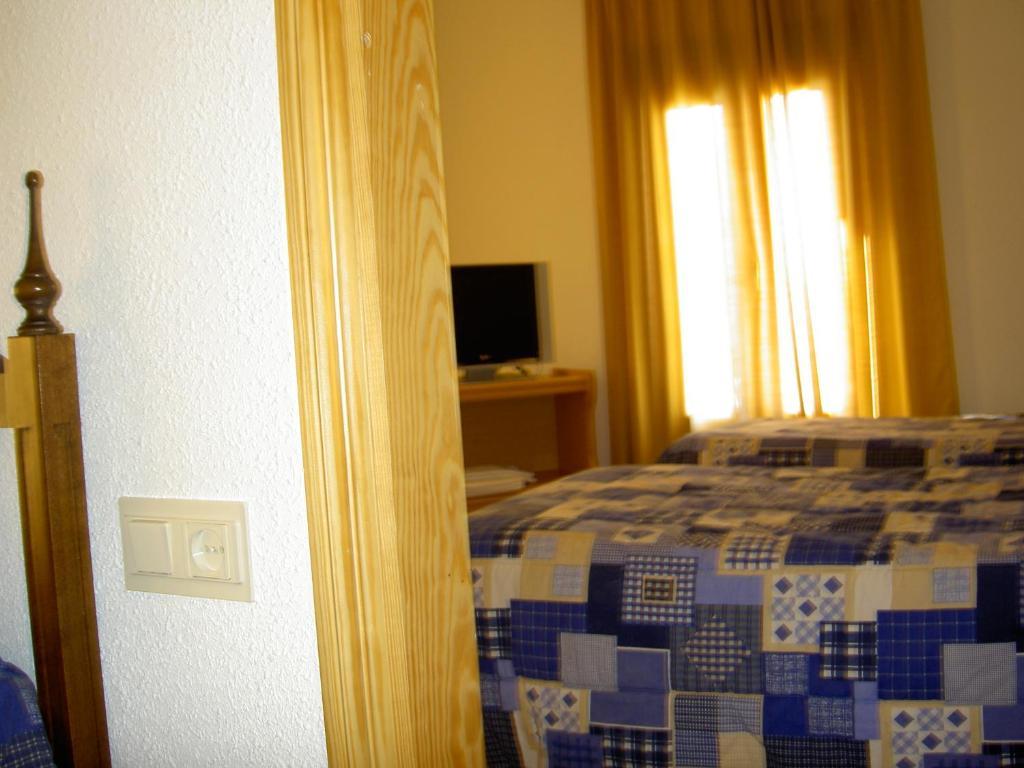 Hotel Alvarez Tuejar Phòng bức ảnh